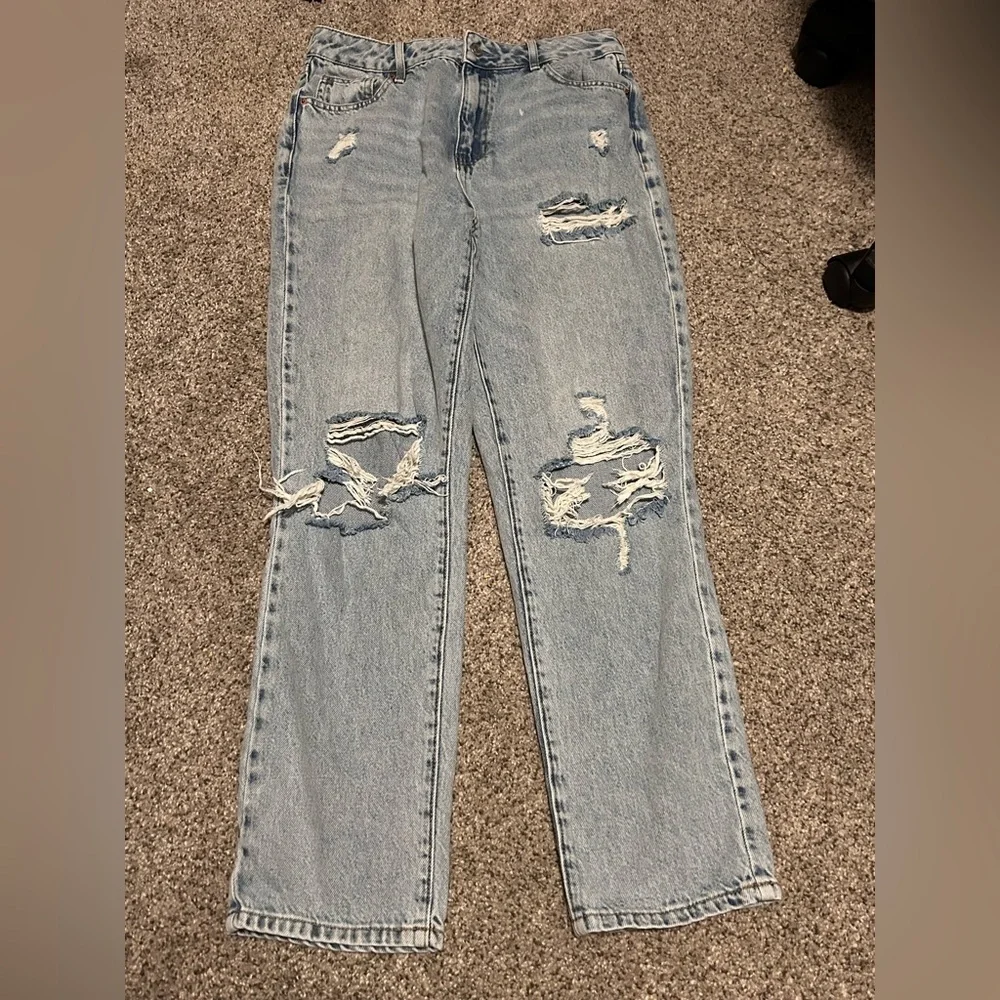 PacSun Mom Jeans Size 28 High Rise Distressed Light Wash Straight Leg